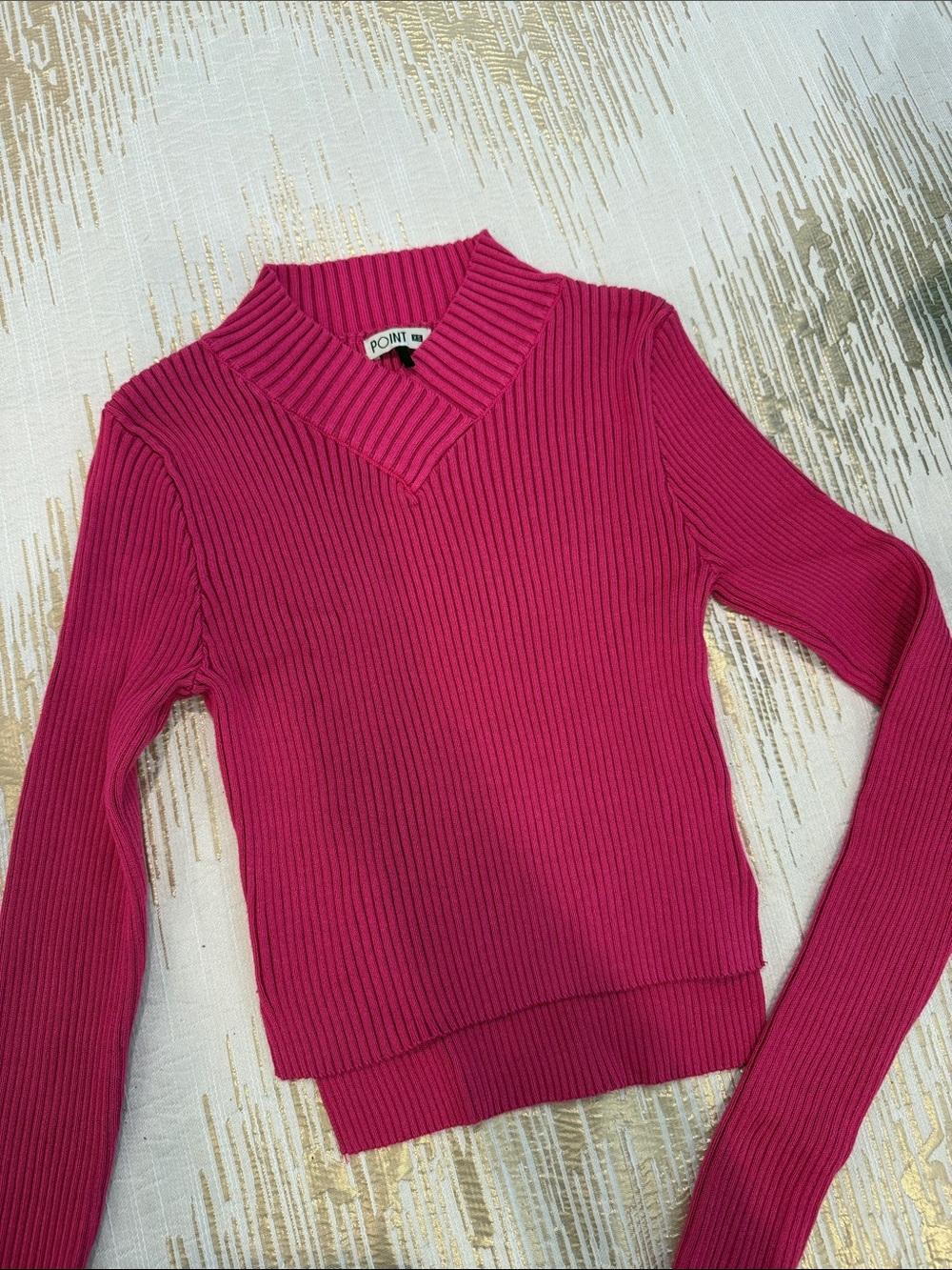 Point V-Neck Cropped Sweater